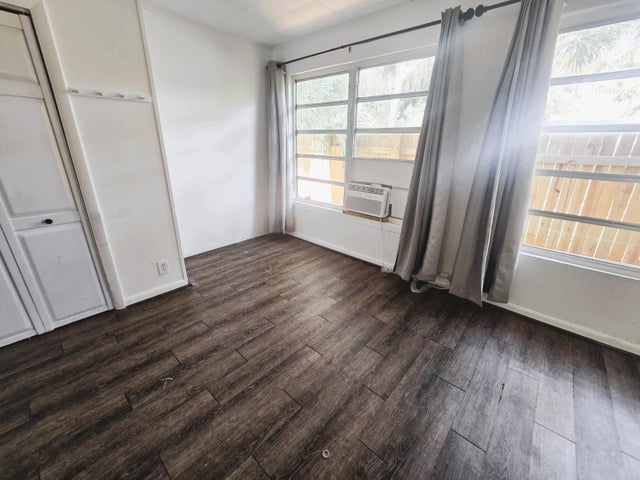 5 of 18 - 1115 S M Street, Lake Worth Beach, FL