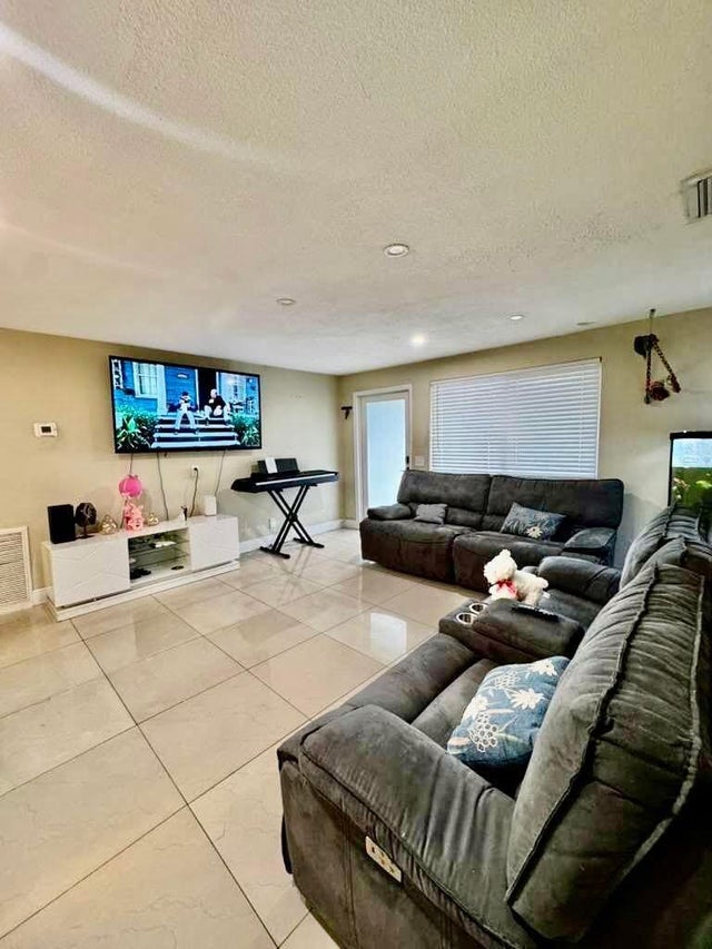 3 of 16 - 4305 Foss Road, Lake Worth, FL