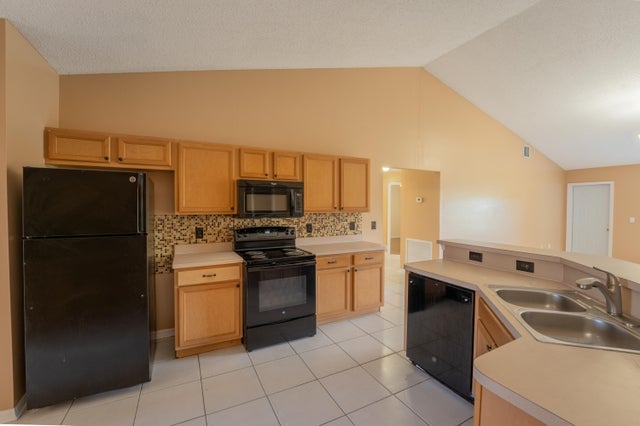 3 of 33 - 2518 Sw Cooper Lane, Port Saint Lucie, FL