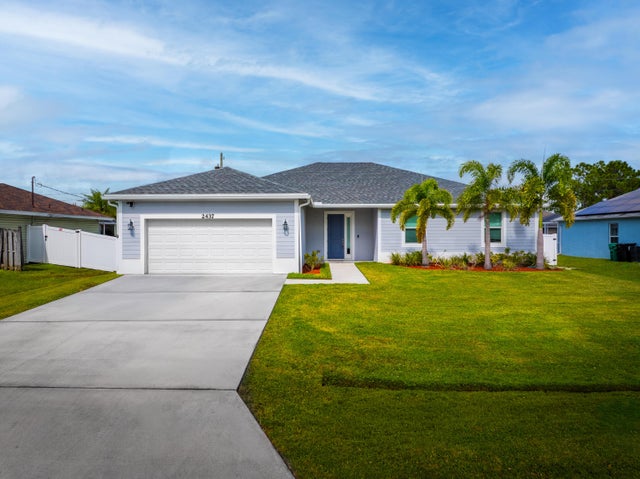 2437 Sw Santana Avenue, Port Saint Lucie