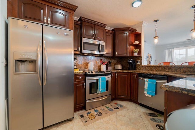 5 of 37 - 951 Green Street, West Palm Beach, FL