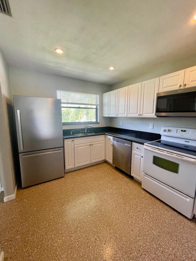 4 of 13 - 1271 Se Parkview Place #h8, Stuart, FL