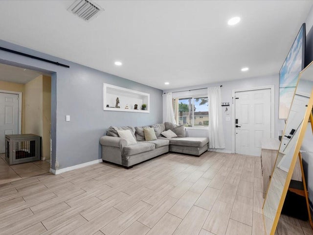 3 of 29 - 421 W 33 Street, West Palm Beach, FL