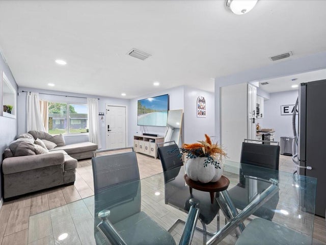 4 of 29 - 421 W 33 Street, West Palm Beach, FL
