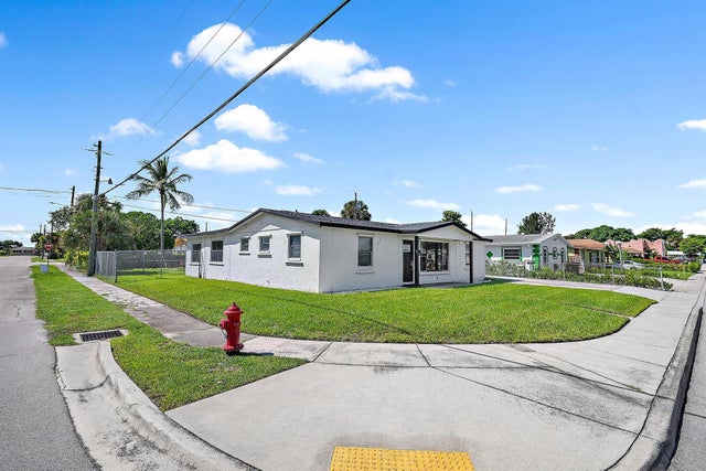 3 of 22 - 1301 W 26th Street, Riviera Beach, FL
