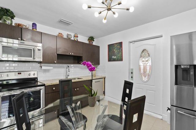 3 of 11 - 601 Sw 5th Court, Hallandale Beach, FL