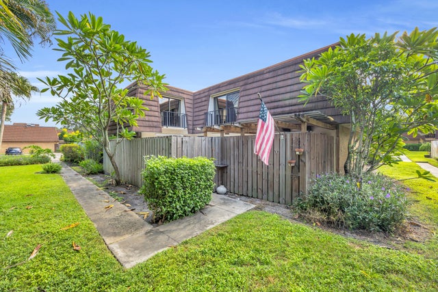 1 of 33 - 1914 19th Lane, Palm Beach Gardens, FL