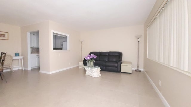 1 of 44 - 201 Coventry I, West Palm Beach, FL
