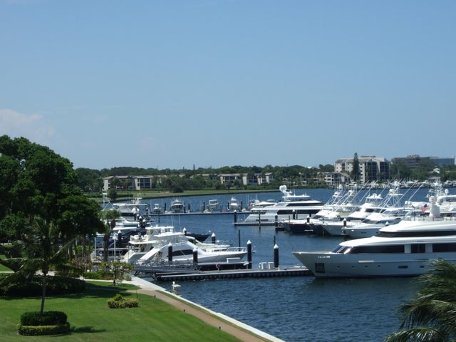 4 of 25 - 130 Lakeshore Drive #522, North Palm Beach, FL