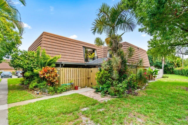 1 of 29 - 1715 17th Lane, Palm Beach Gardens, FL