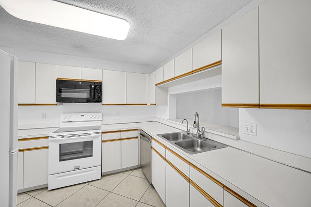 4 of 42 - 4725 Lucerne Lakes Boulevard E #411, Lake Worth, FL