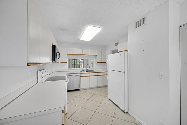5 of 42 - 4725 Lucerne Lakes Boulevard E #411, Lake Worth, FL