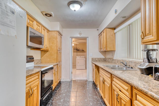 2 of 14 - 3851 Sw 10th Court, Fort Lauderdale, FL