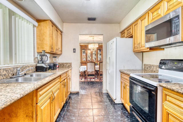 3 of 14 - 3851 Sw 10th Court, Fort Lauderdale, FL