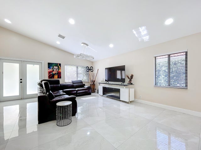 3 of 31 - 4179 Nw 5th Dr Drive, Deerfield Beach, FL