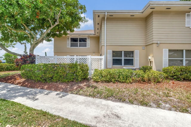 2 of 40 - 4004 Medford Court, Boynton Beach, FL