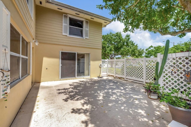 5 of 40 - 4004 Medford Court, Boynton Beach, FL