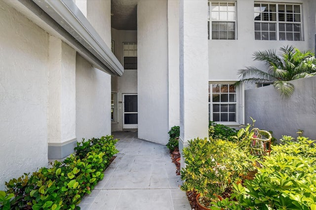5 of 58 - 11570 Briarwood Circle #1, Boynton Beach, FL