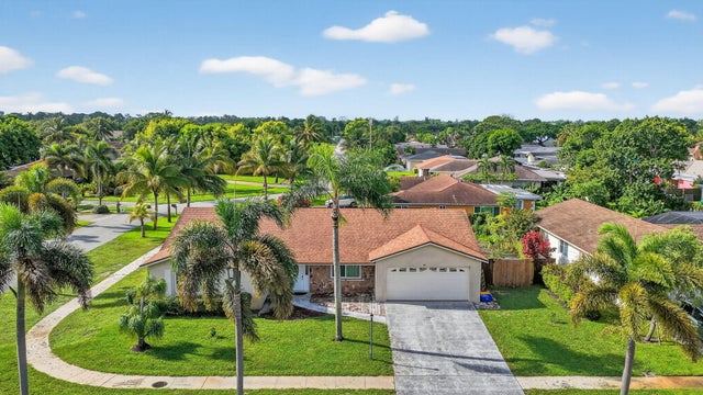 2 of 31 - 1413 Westchester Drive N, West Palm Beach, FL