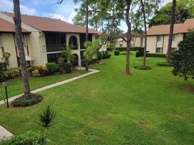 4 of 24 - 325 Knotty Pine Circle #b-2, Greenacres, FL