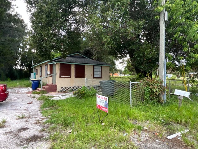 4 of 10 - 435 N 15th Street, Fort Pierce, FL