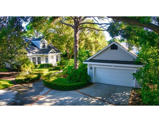 2 of 35 - 812 Carolina Circle Sw, Vero Beach, FL
