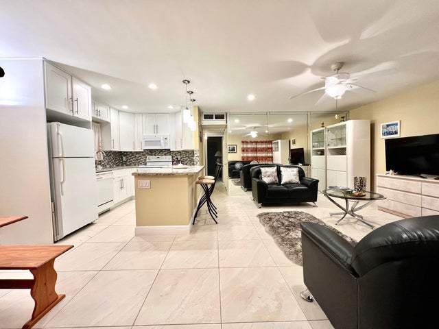 3 of 26 - 176 Tuscany C, Delray Beach, FL