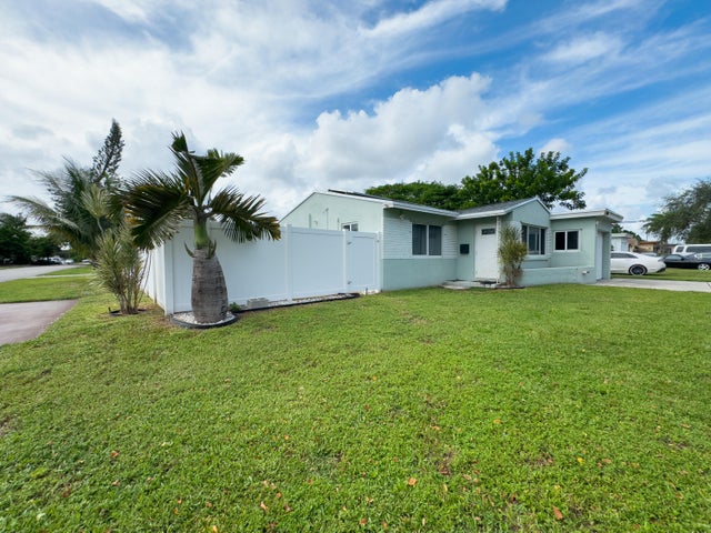 1 of 32 - 1602 N 23 Avenue, Hollywood, FL