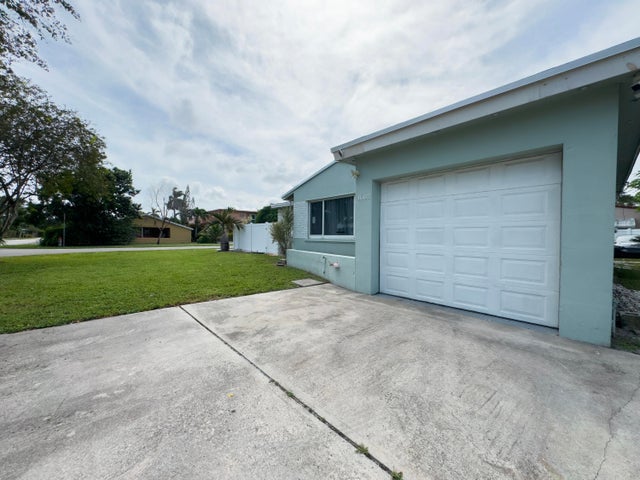 3 of 32 - 1602 N 23 Avenue, Hollywood, FL