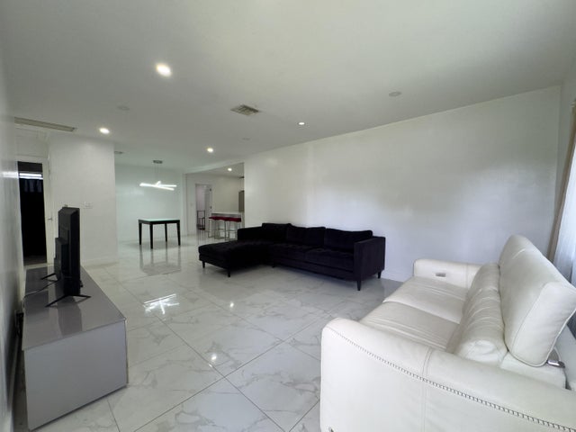 4 of 32 - 1602 N 23 Avenue, Hollywood, FL