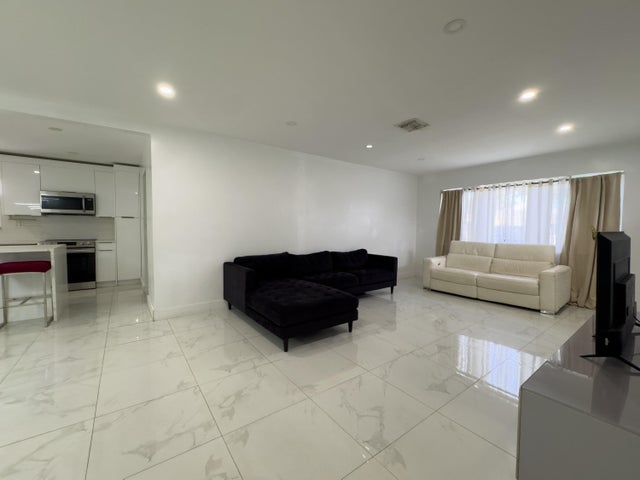 5 of 32 - 1602 N 23 Avenue, Hollywood, FL