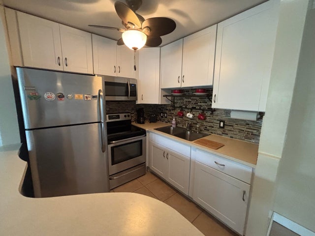 2 of 25 - 254 Chatham M, West Palm Beach, FL