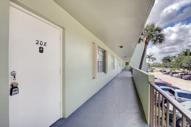 4 of 28 - 1638 Embassy Drive #208, West Palm Beach, FL