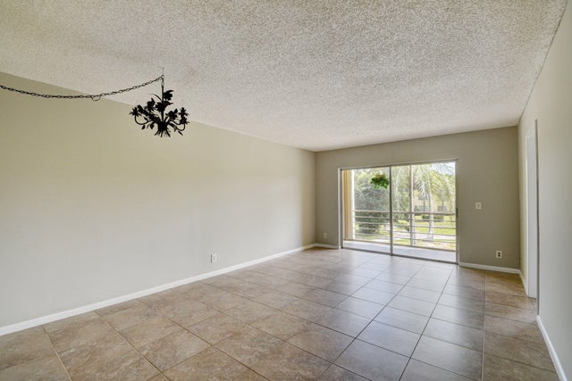 5 of 28 - 1638 Embassy Drive #208, West Palm Beach, FL