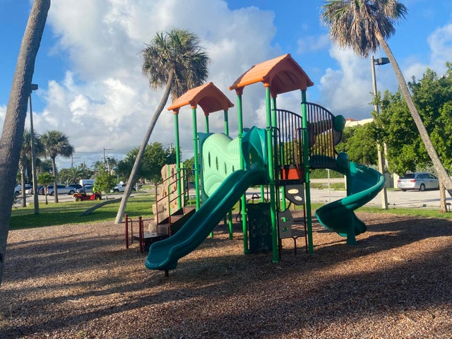 4 of 15 - 4201 S Ocean Boulevard #k3, South Palm Beach, FL