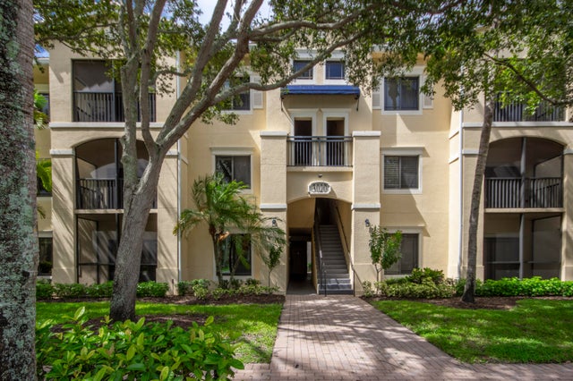 2 of 33 - 3020 Alcazar Place #106, Palm Beach Gardens, FL