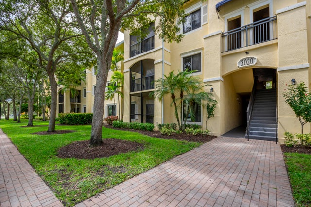 3 of 33 - 3020 Alcazar Place #106, Palm Beach Gardens, FL