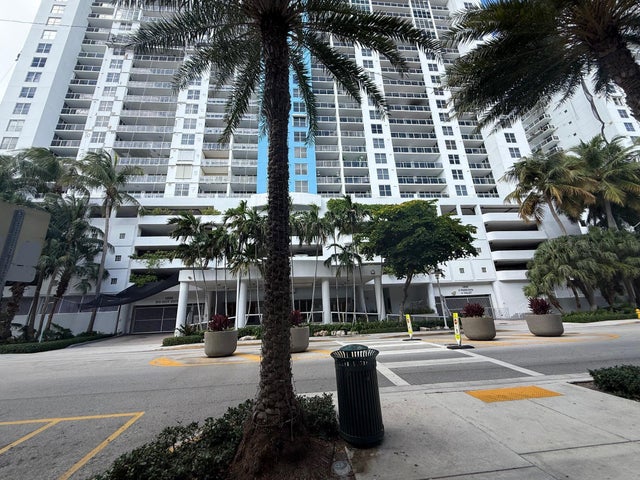 2 of 28 - 1800 Sunset Harbou Drive #6, Miami Beach, FL