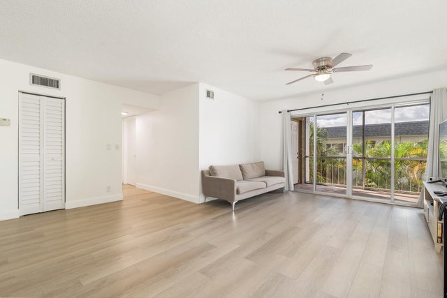 3 of 23 - 505 Spencer Drive #207, West Palm Beach, FL