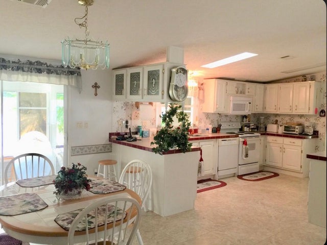 4 of 12 - 159 Plantation Blvd, Lake Worth, FL