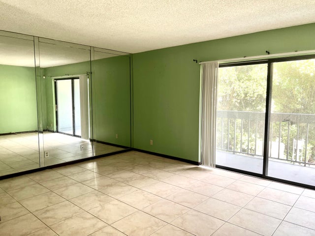 4 of 10 - 2000 N Congress Avenue #206, West Palm Beach, FL