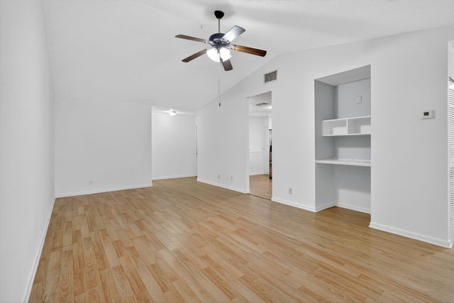 4 of 34 - 5668 Waltham Way, Lake Worth, FL