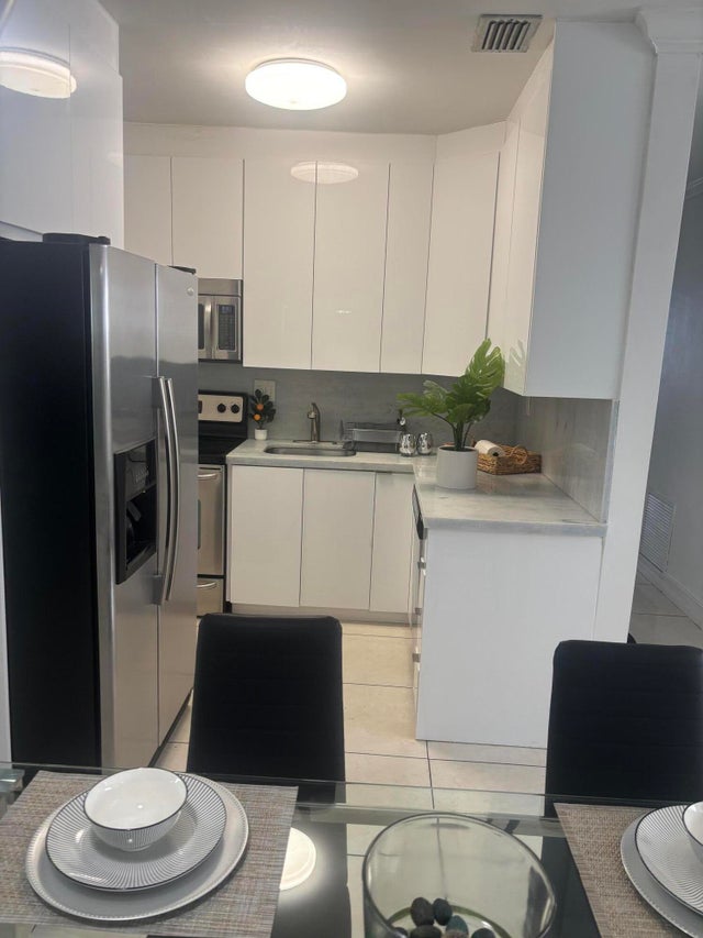 3 of 24 - 299 Sw 7th Street #110, Boca Raton, FL