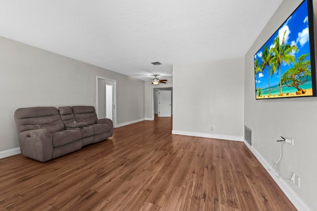 3 of 26 - 4916 Nw 54th Street, Tamarac, FL