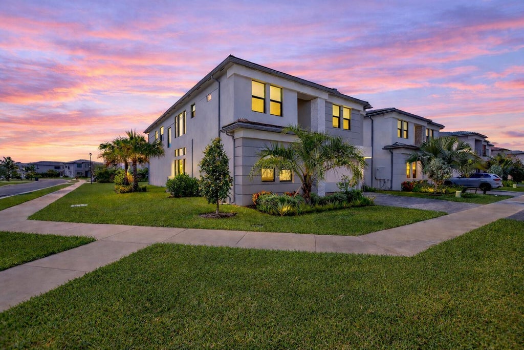8284 Royal County Down Rd, Boca Raton