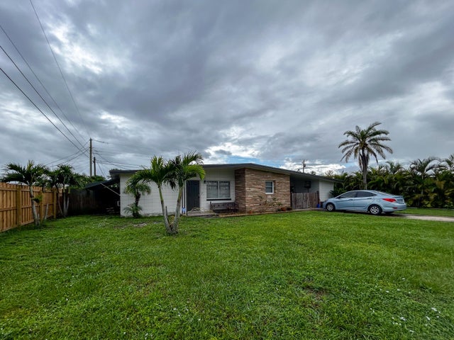 2 of 21 - 768 Cypress Street, Port Saint Lucie, FL