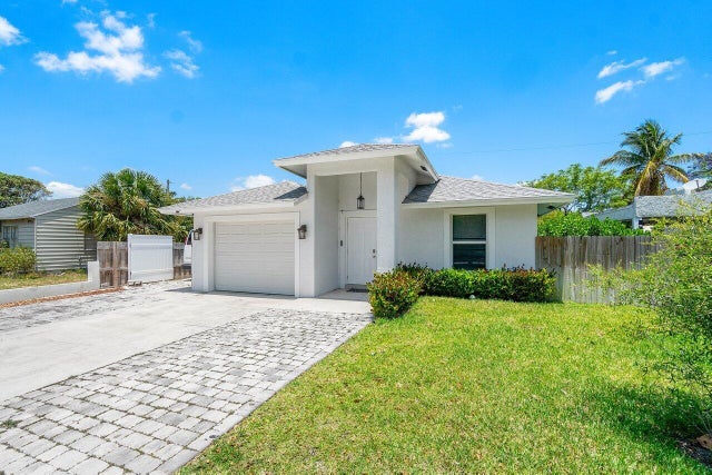 3 of 25 - 625 Forest Hill Boulevard, West Palm Beach, FL