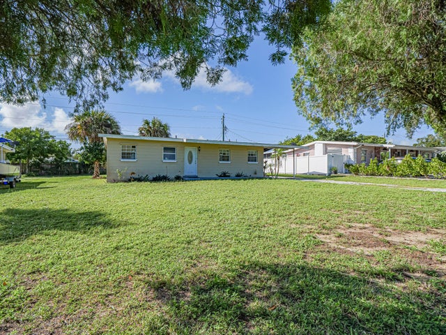 2 of 30 - 563 4th Place Sw, Vero Beach, FL
