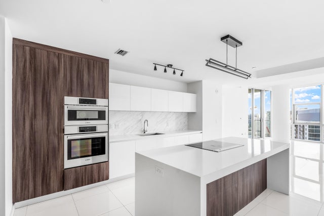 5 of 21 - 851 Ne 1st Avenue #4111, Miami, FL
