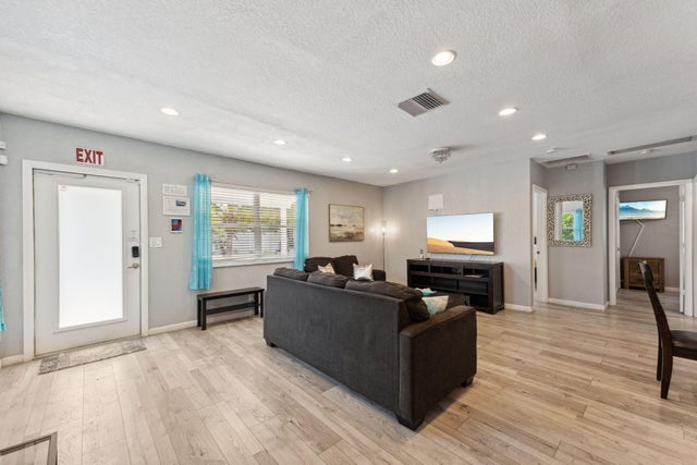2 of 35 - 1631 N Andrews Square, Fort Lauderdale, FL